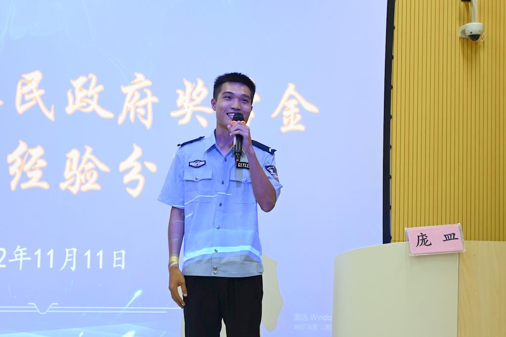 d1897eb8891a4d85b5cfa141a93fa2e0.jpg