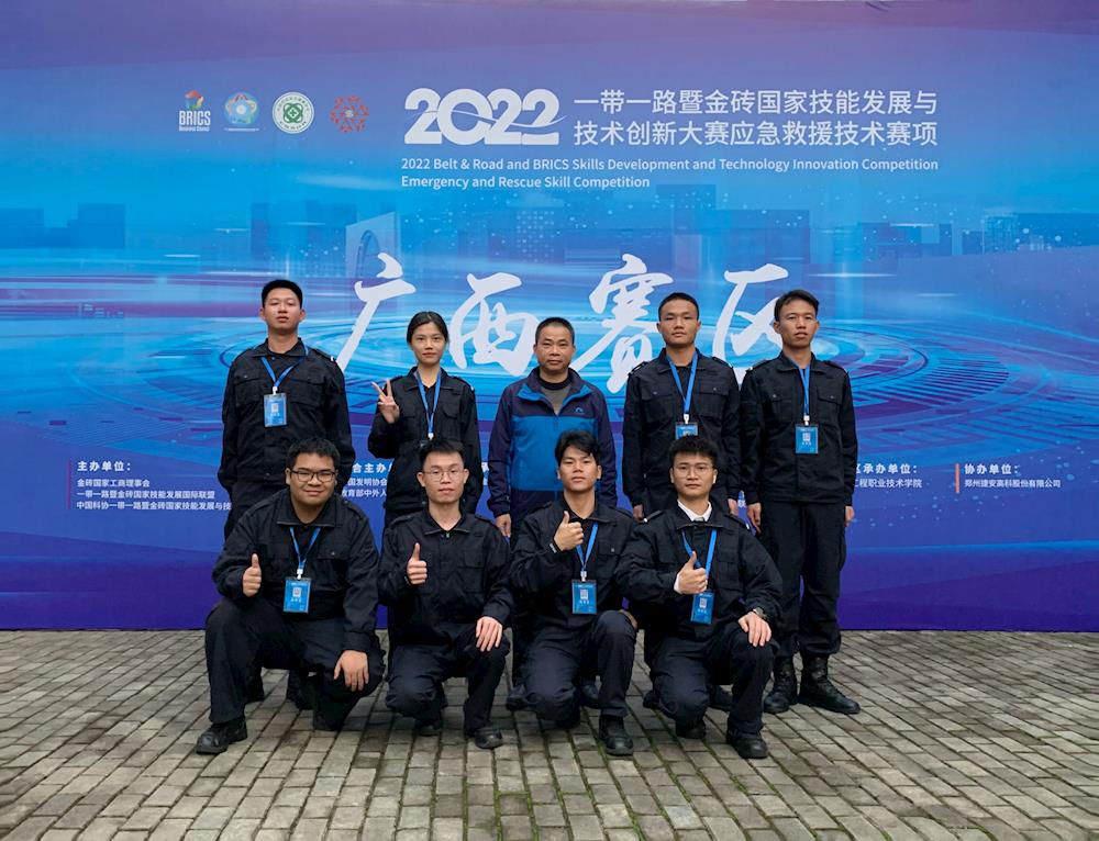 d425f97c2285428594c923a5da32b873.jpg