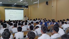 公共管理学院成功举办 “逐梦青春・职引未来”就业指导讲座