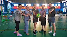 体育赛场展风姿——记马院气排球健儿们