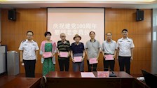 校领导走访慰问退休党员、困难党员和优秀党员代表