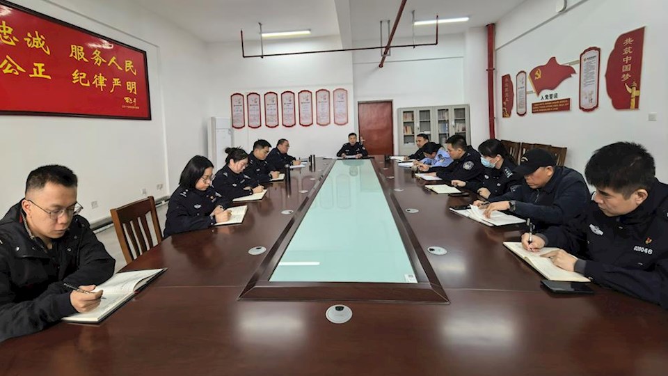 政治部党支部召开深入贯彻中央八项规定精神学习教育专题会议
