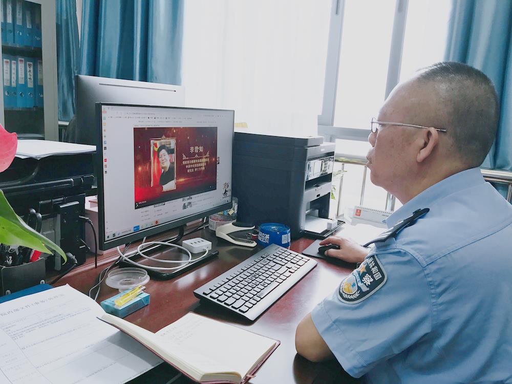 5ee492b2a3ec436fa4bc0a8079498f8a.jpg 5ee492b2a3ec436fa4bc0a8079498f8a.jpg