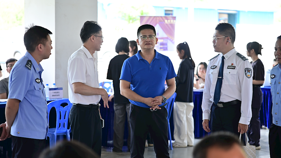 法学院举办2025届毕业生校园招聘会