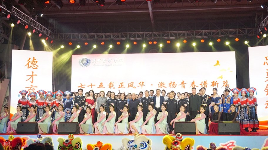 公共管理学院成功举办2025年“七十五载正风华·激扬青春谱新篇”迎新晚会　 
