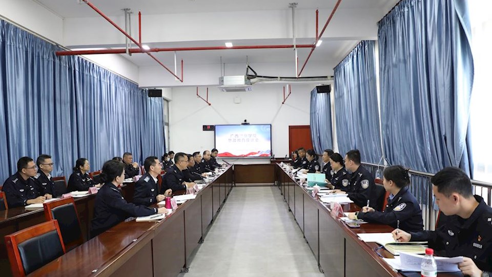 自治区公安厅党委委员、政治部主任朱亚明到我校检查指导思政教育工作