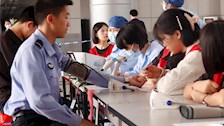 “五四精神传薪火，青春热血铸警魂”无偿献血志愿活动顺利开展