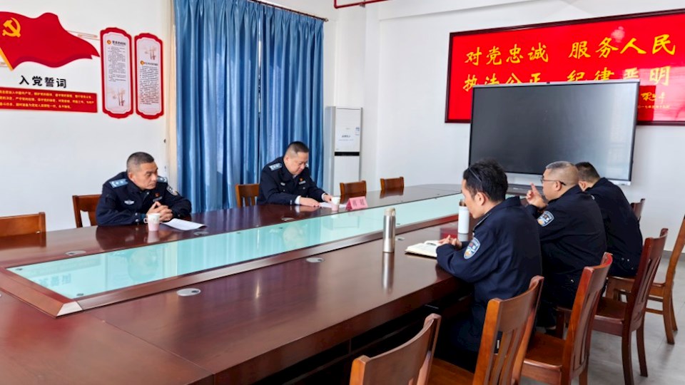 蒋超副校长到网络信息中心检查春季学期开学前准备工作